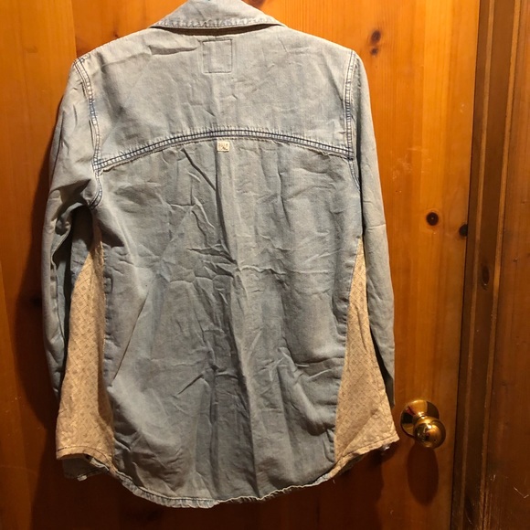 Size M billabong blouse - Picture 2 of 2